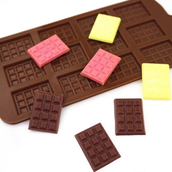 12 Cavity Thin Dairy Milk Brown Chocolate Silicone old  12 تجويف رقيق من الألبان والحليب والشوكولاتة البنية والسيليكون القديم