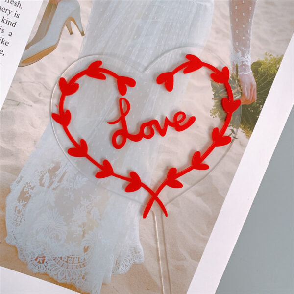 Love Crystal Heart Acrylic Topper  غلاف أكريليك على شكل قلب كريستالي من Love