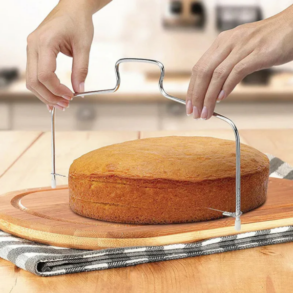 Cake slicer  قطاعة الكيك