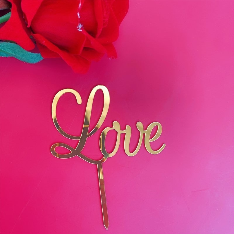 Love Gold Acrylic Topper غلاف أكريليك ذهبي من Love