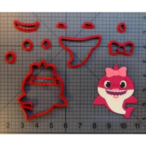 Mommy Shark Plastic Cookie Cutter Set - Pinkfong  مجموعة قطاعات البسكويت البلاستيكية من مامي شارك - بينك فونج